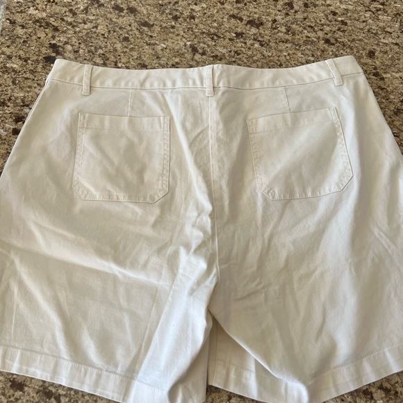 J Jill size 18 ladies shorts, side buttons. - Picture 3 of 4